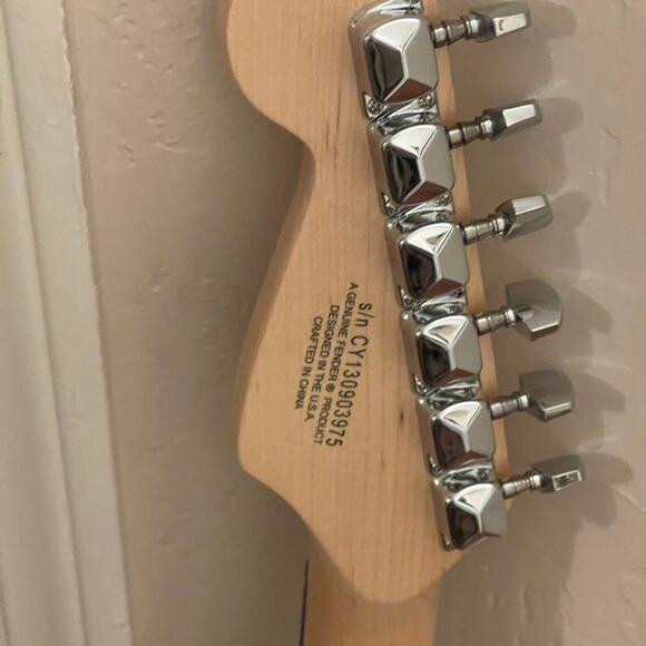 Squier bullet strat by Fender Red guitar NEW in box - Picture 7 of 9